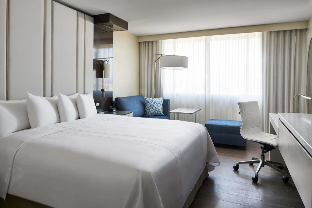 Standard Double room with balcony (full double bed)
