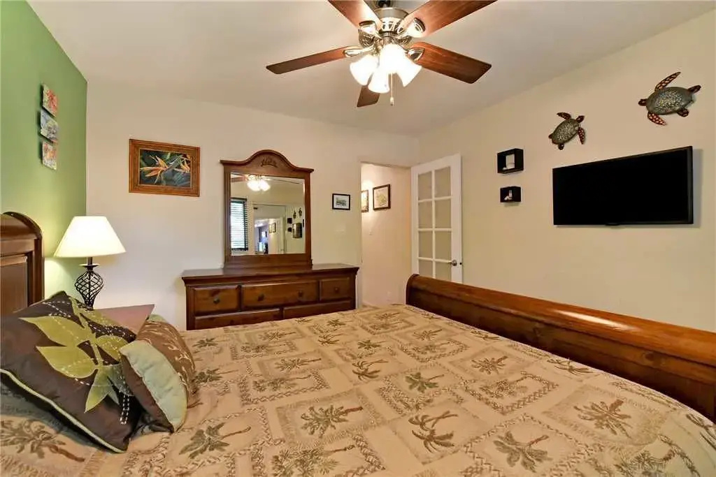 Oceanfront Napili Point Condo B 26 by RedAwning - Chambres
