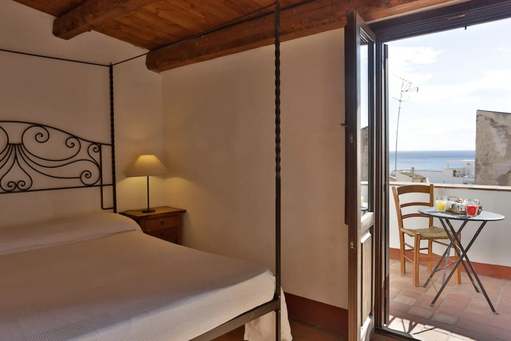 Superior Double room (full double bed)