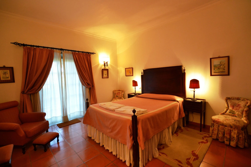 Classic Double room (full double bed)