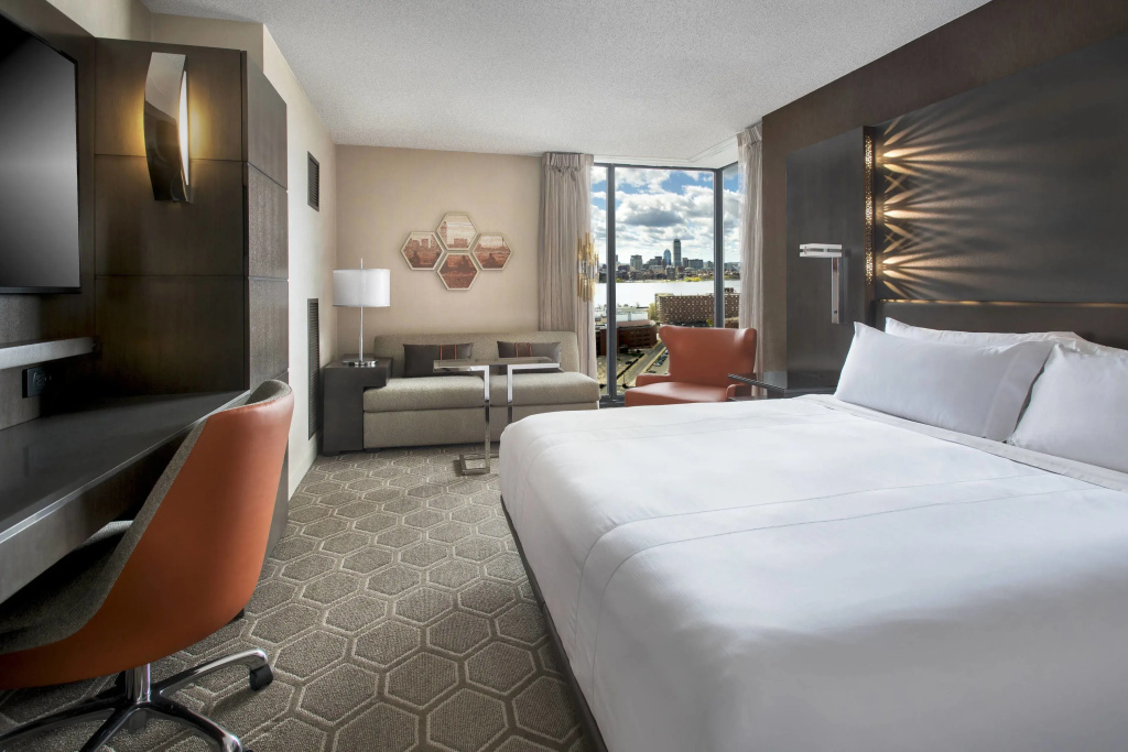 Standard Double room with river view (full double bed)