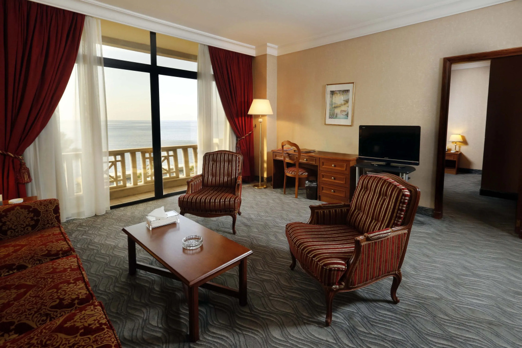 2 Bedrooms Executive Family room with sea view
