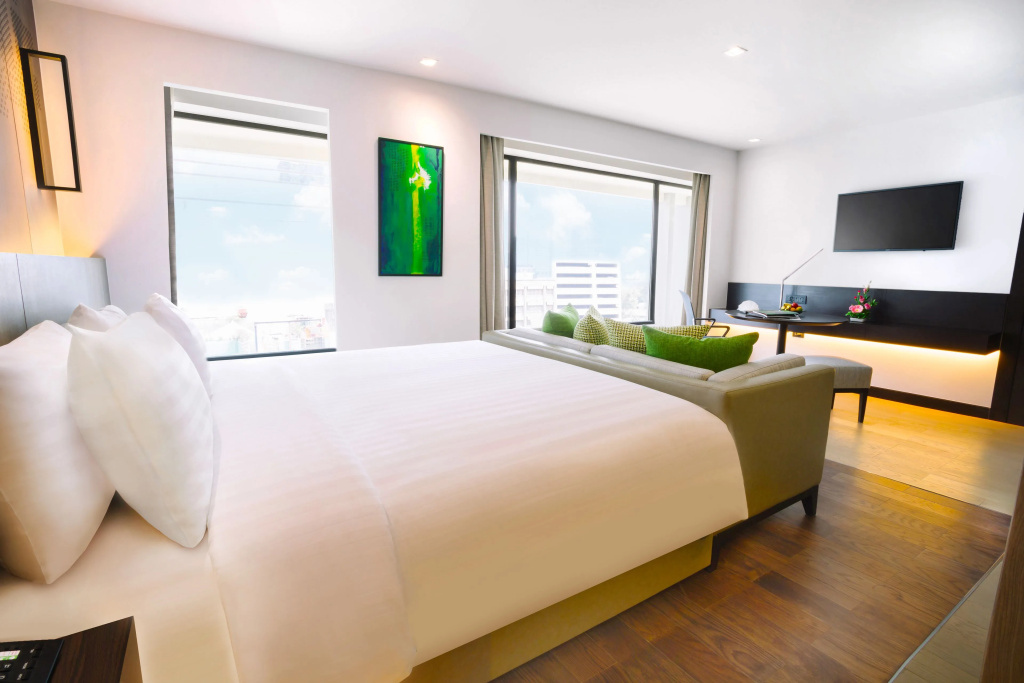 Double Junior Suite with city view (full double bed)