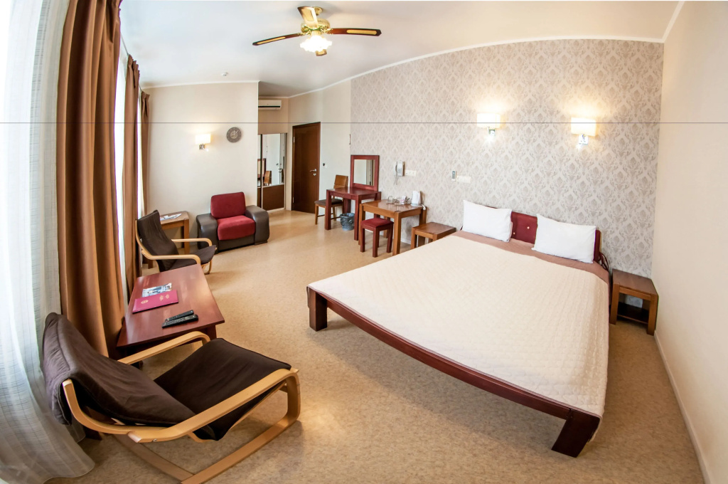 Deluxe Double room (full double bed)