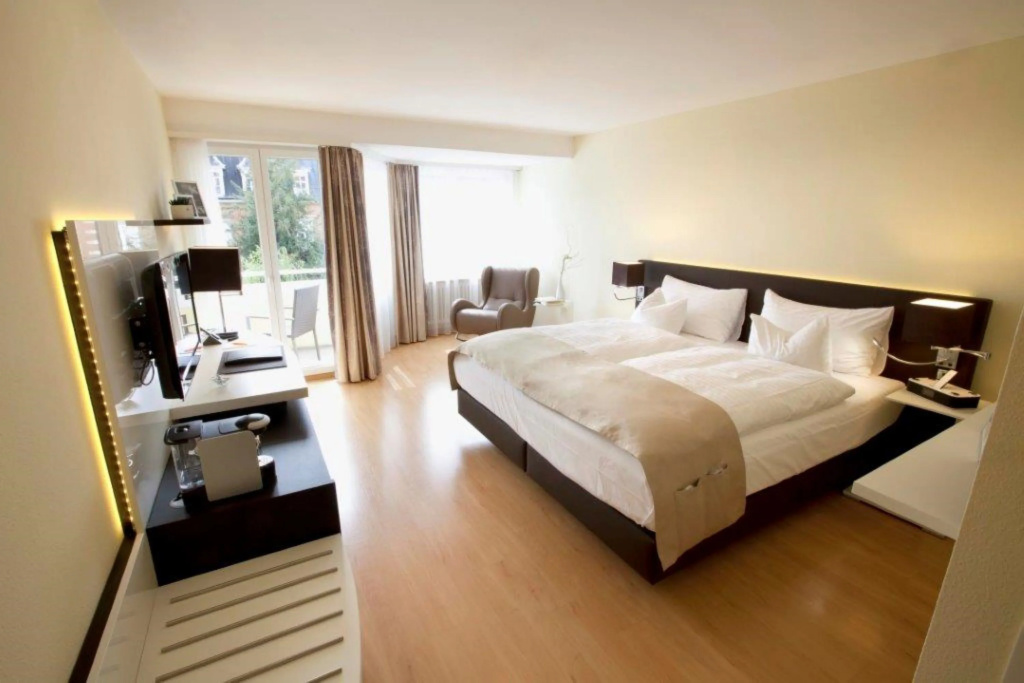 Deluxe Double room with balcony (full double bed)