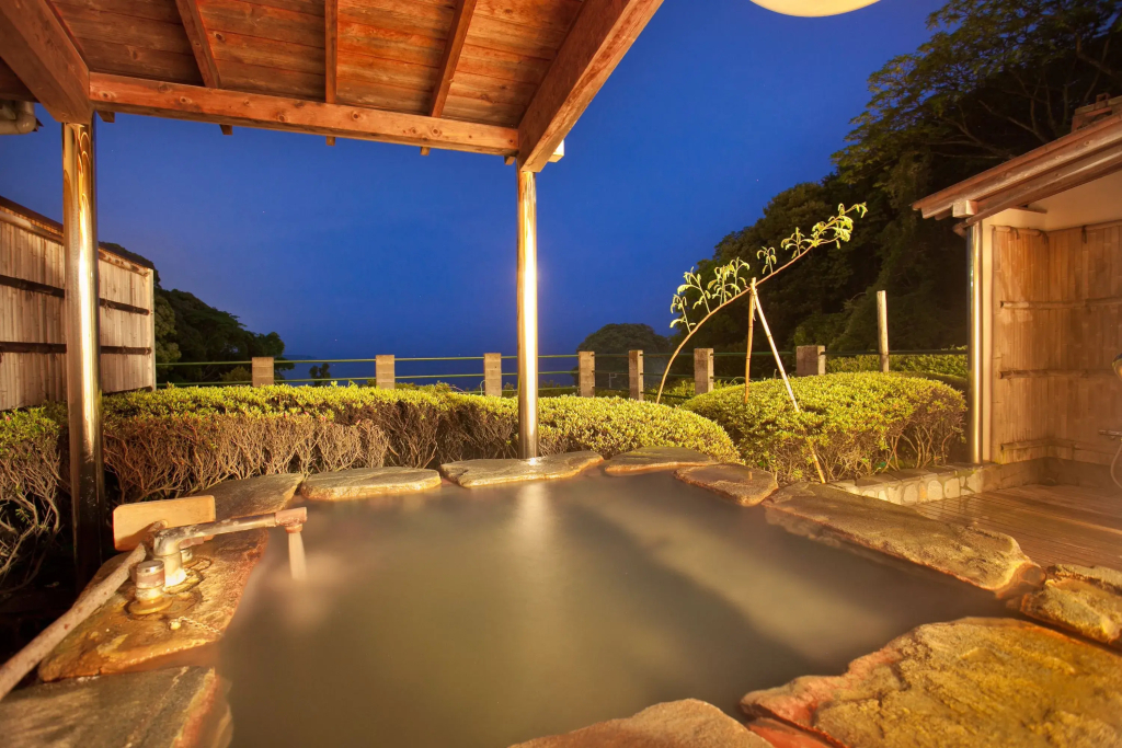 豪華海景雙人房，配備雙人床