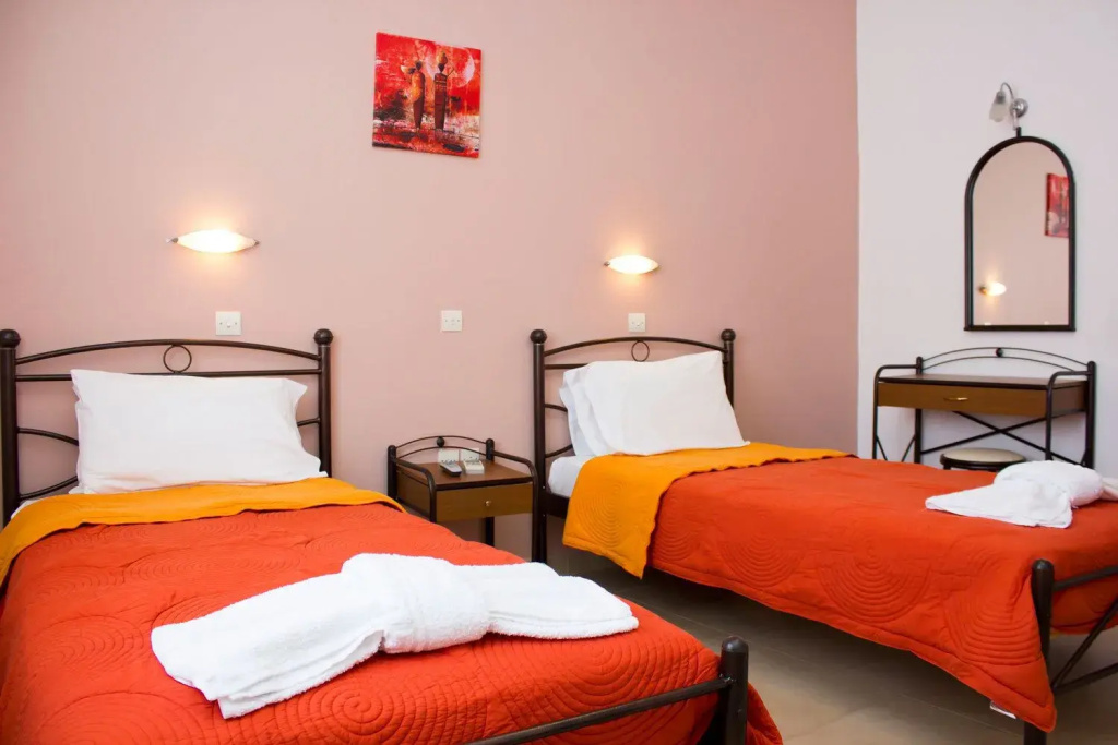 Standard Triple room