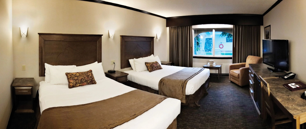 Standard Quadruple room with pool view