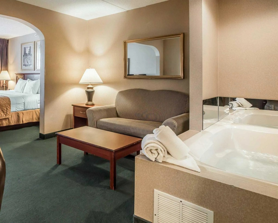 Double Suite (full double bed)