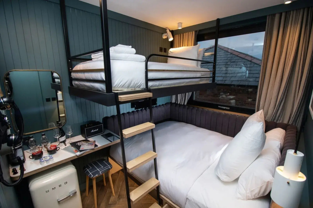 Standard Triple room