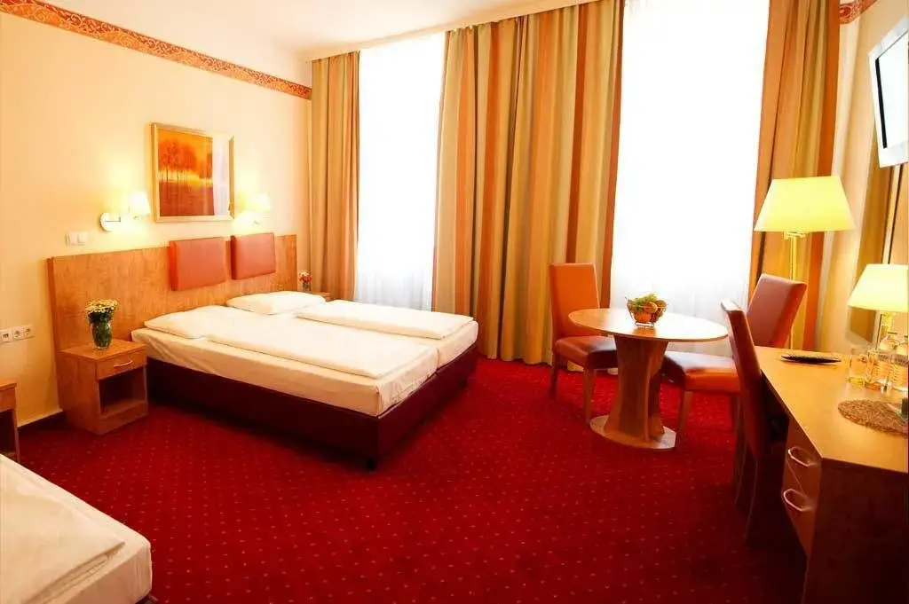 Deluxe Double room (full double bed)