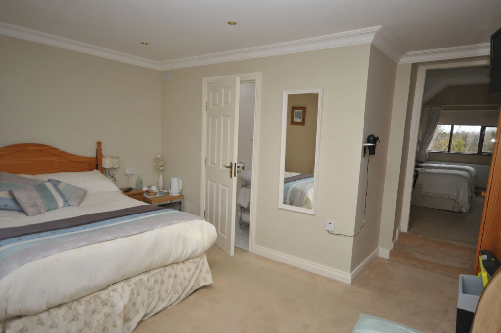 2 Bedrooms Standard Quadruple Family room with garden view