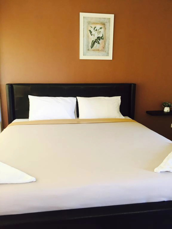 Superior Double room with river view (full double bed)
