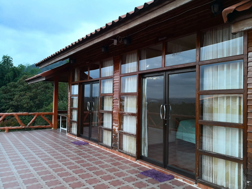 6 Bedrooms Bungalow