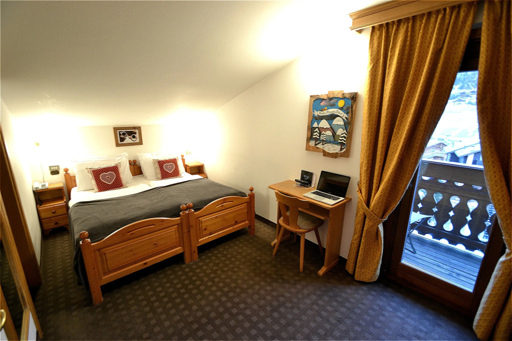 Standard Double room (full double bed)