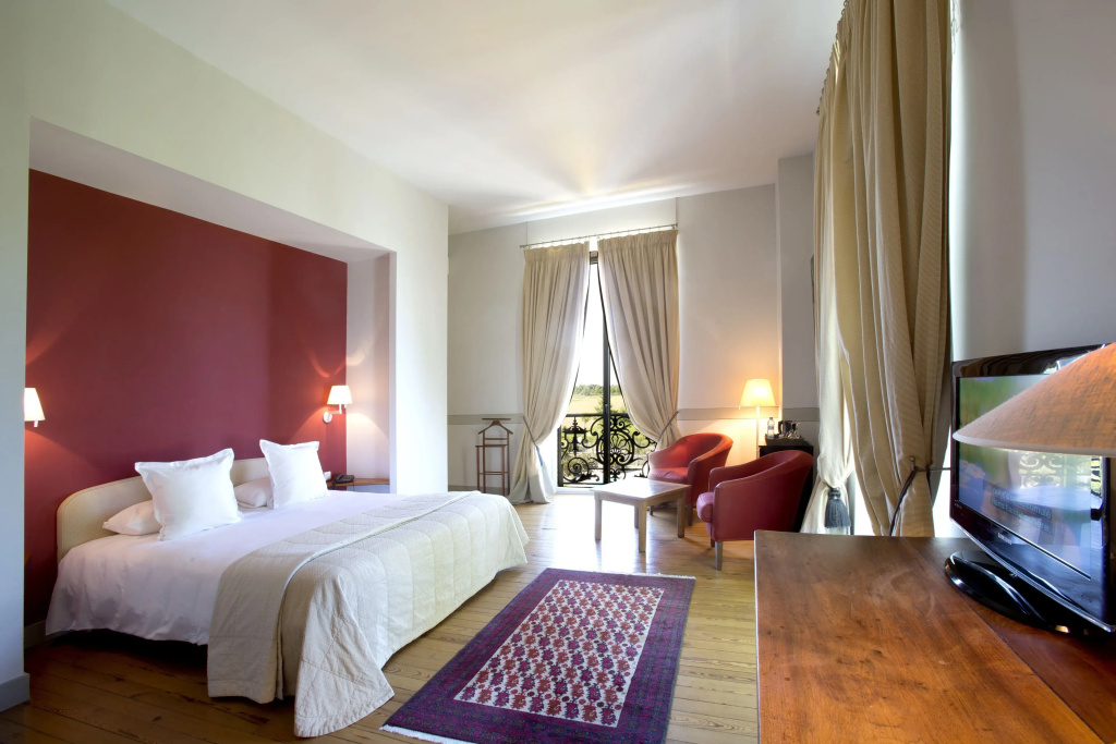 Luxury Double room with river view (full double bed)