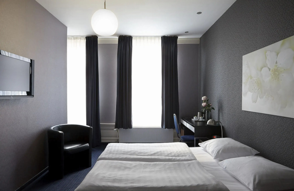 Deluxe Double room (full double bed)