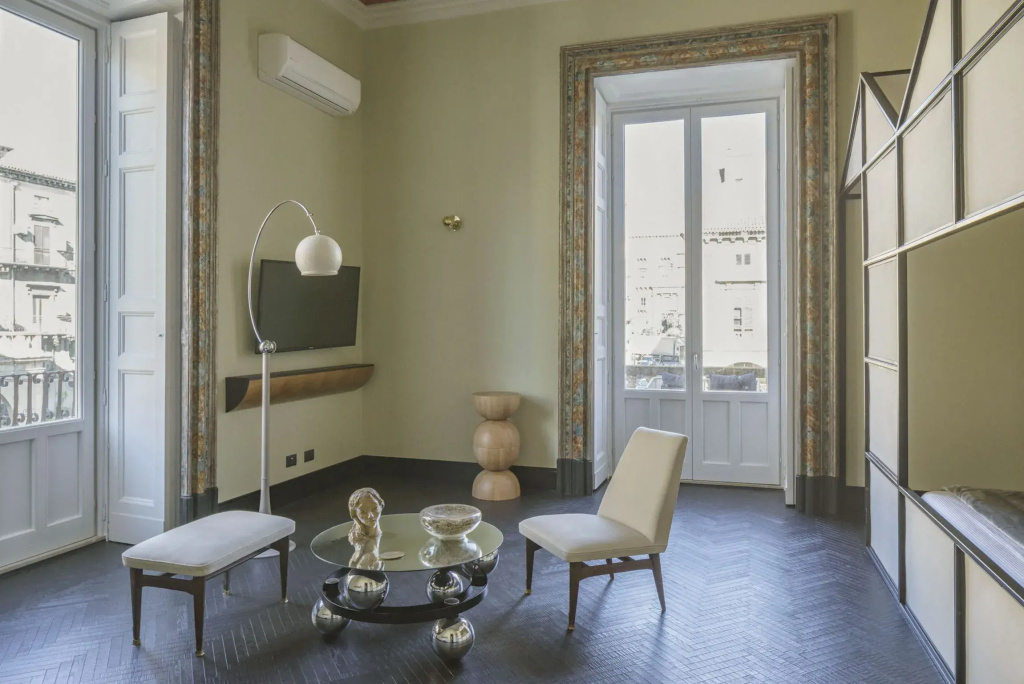 Double Junior Suite with city view (full double bed)