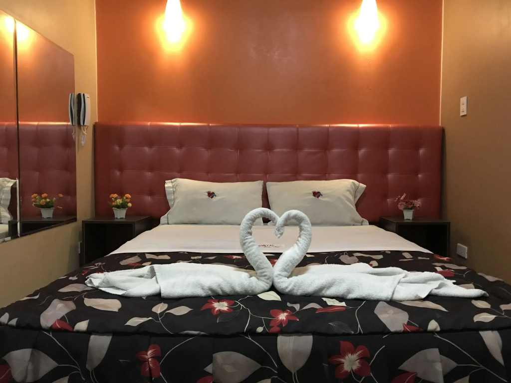 Standard Double room with city view full double bed