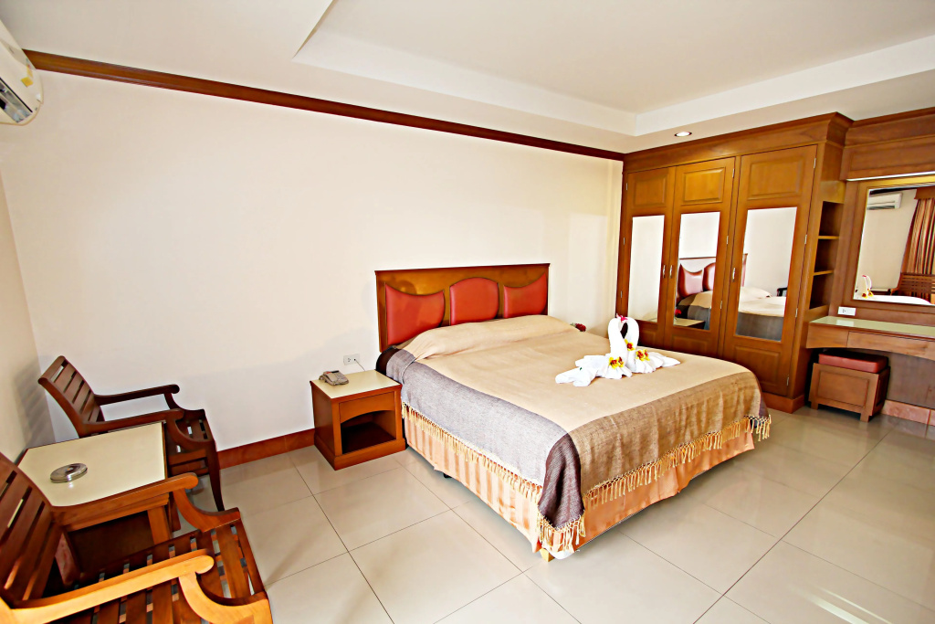 Deluxe Double room (full double bed)