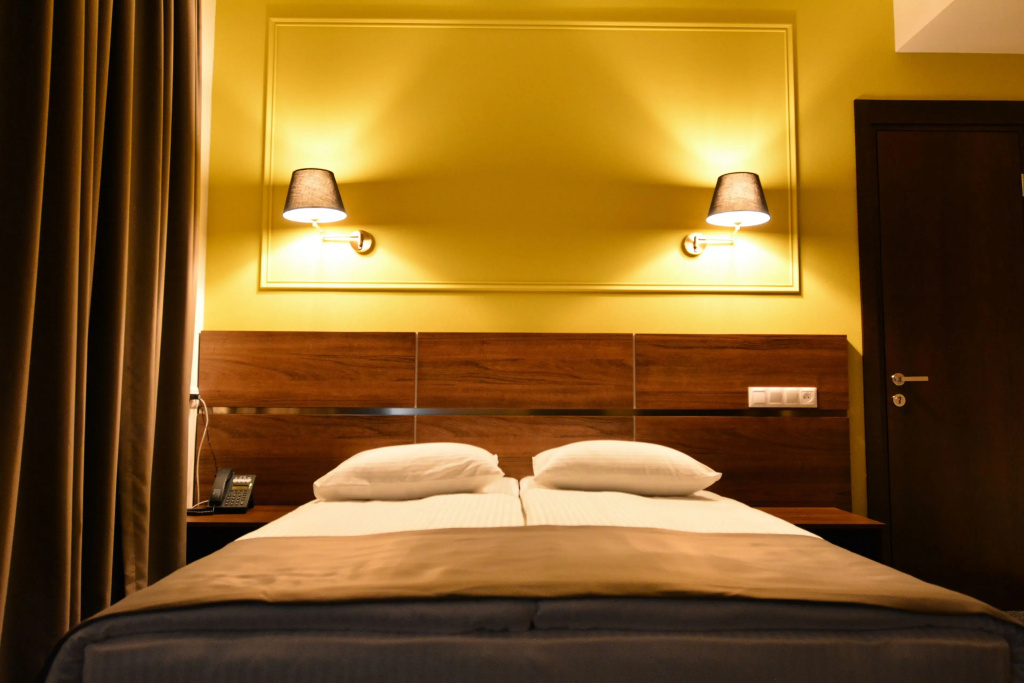 Standard Double room with city view (full double bed)