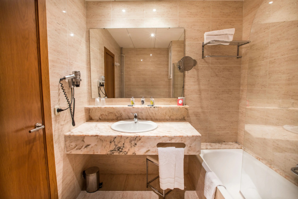 Standard Triple room with balcony