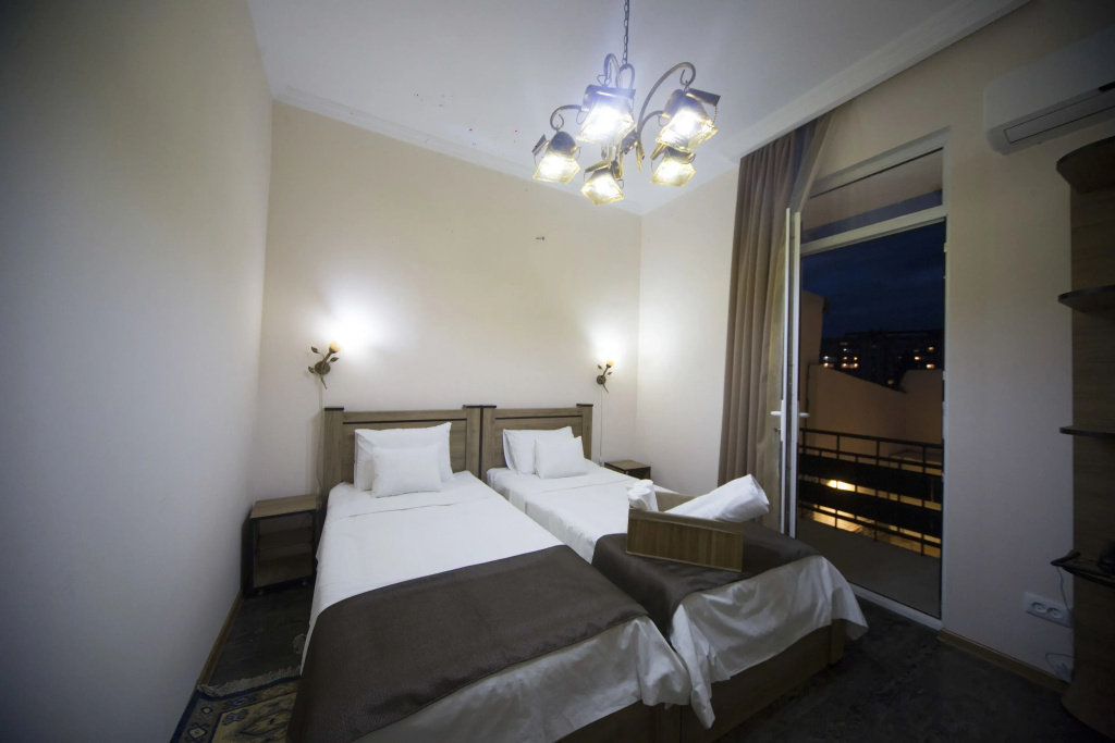 Standard Double room with balcony (full double bed)