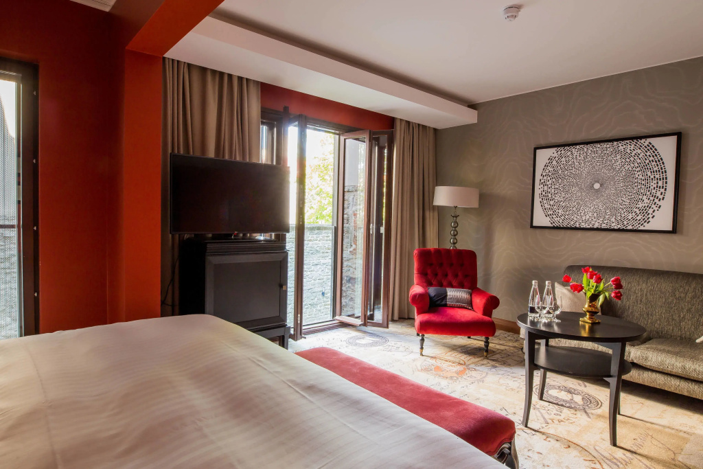Executive Double Suite with courtyard view (full double bed)