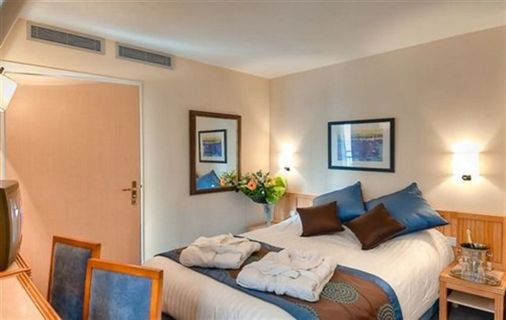 Standard Douillette Double room (full double bed)