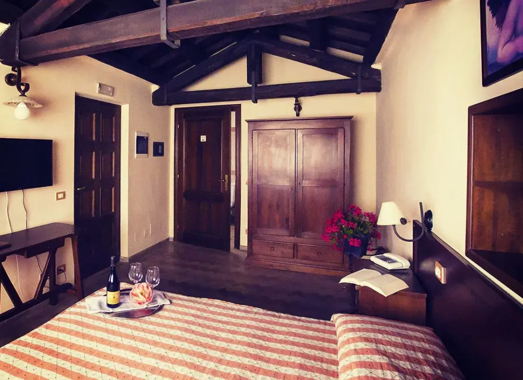 Standard Triple room