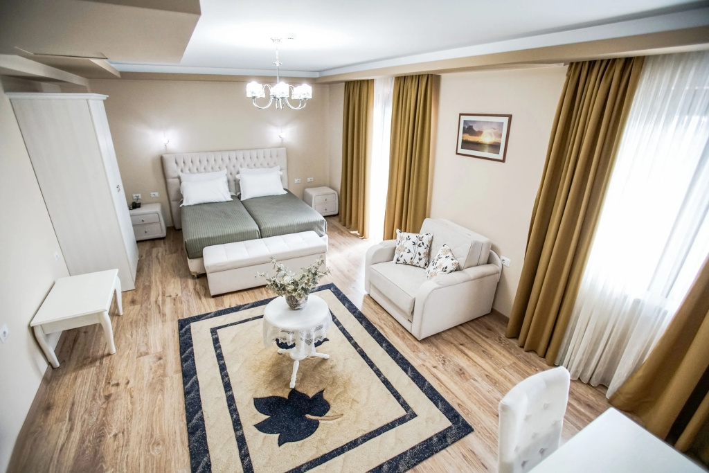 Deluxe Suite