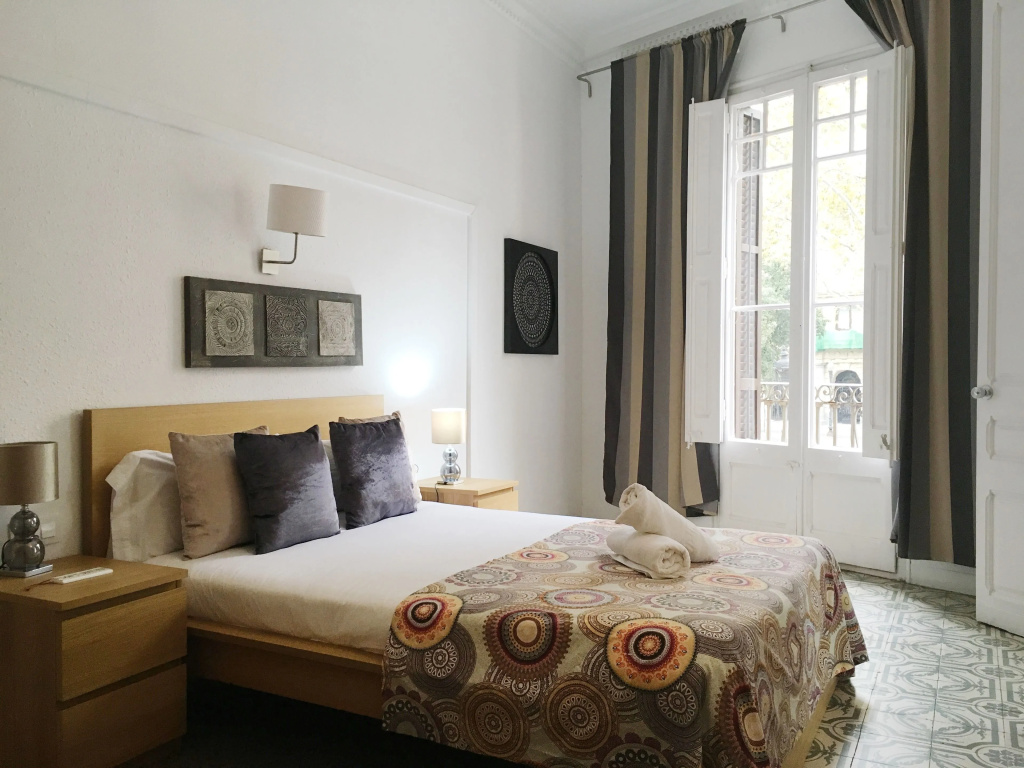 Standard Double room with city view (full double bed)