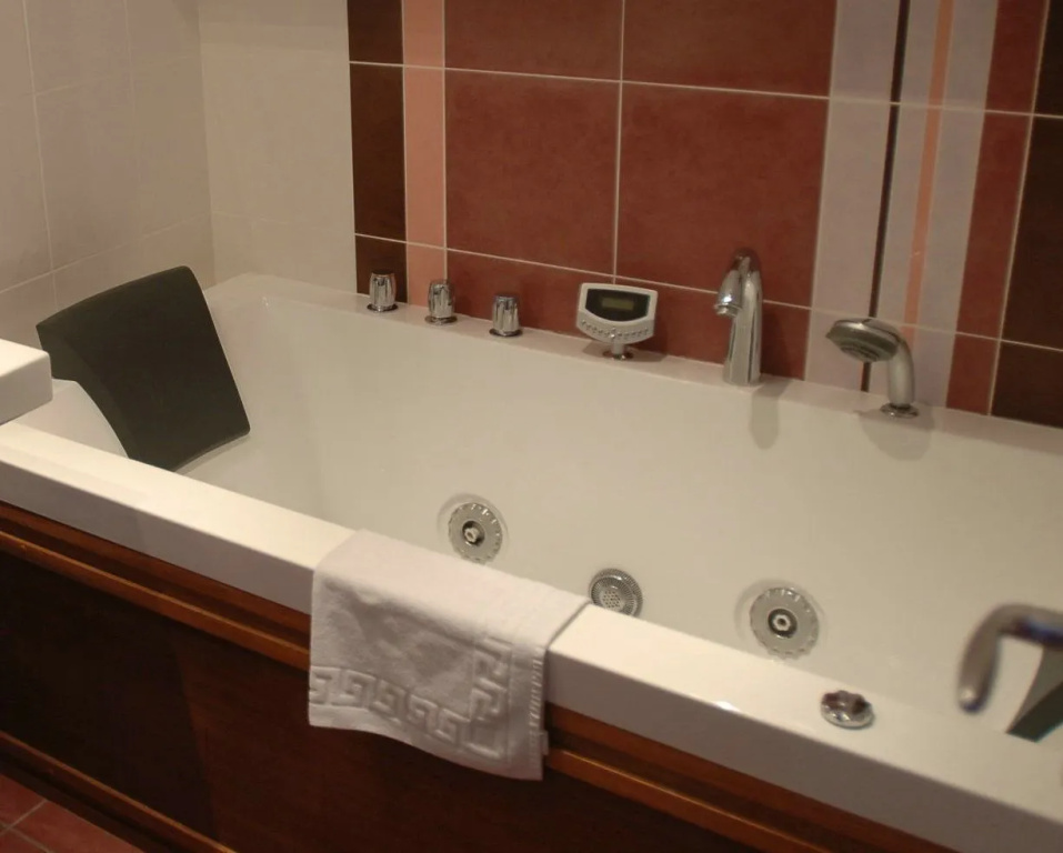 Superior Double room with garden view (full double bed)