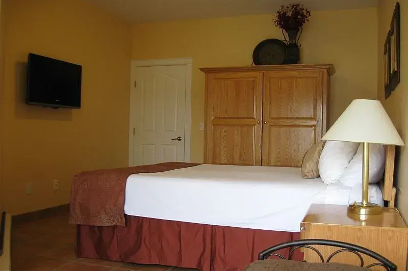 2 Bedrooms Deluxe Suite with water view