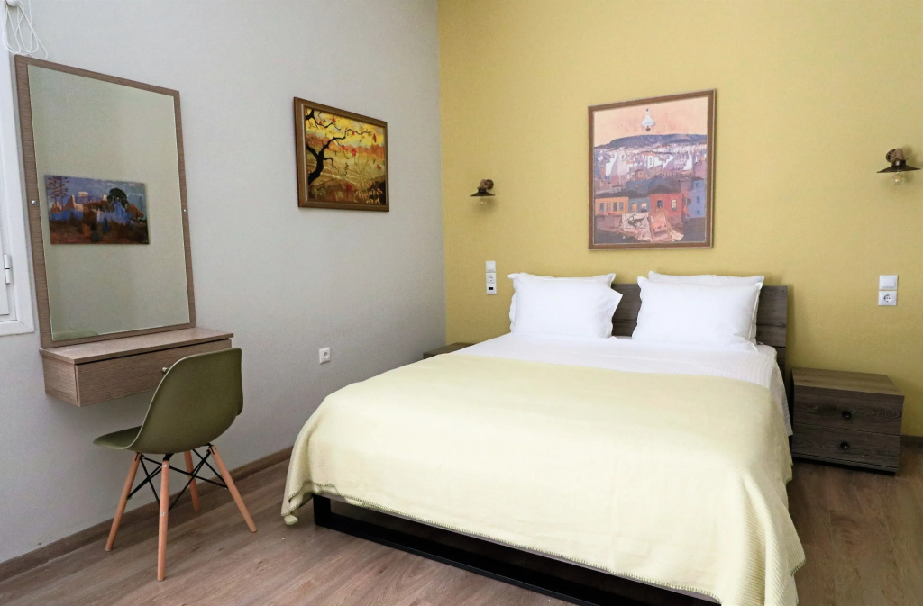 Deluxe Double Studio (full double bed)