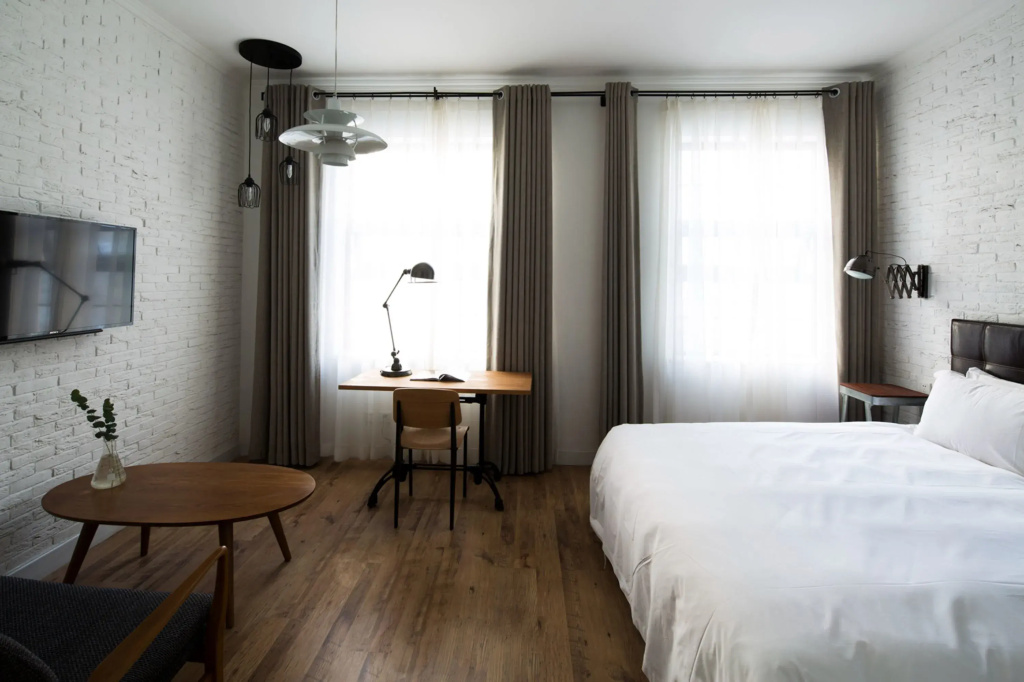 Deluxe Double room (full double bed)