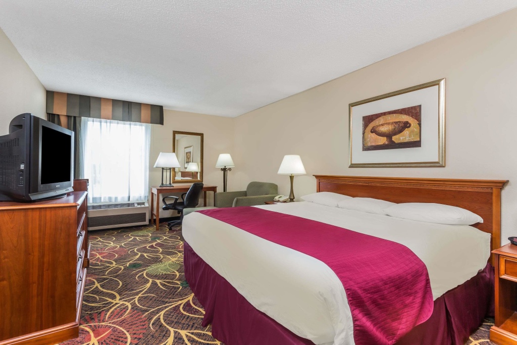 Baymont by Wyndham Cornelia Room Type - Standard Double room (full double bed)