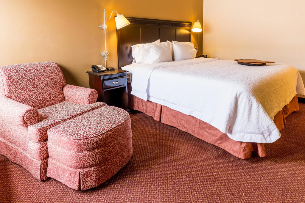 Deluxe Double room (full double bed)