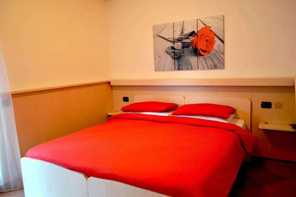 Standard Double room with garden view (full double bed)