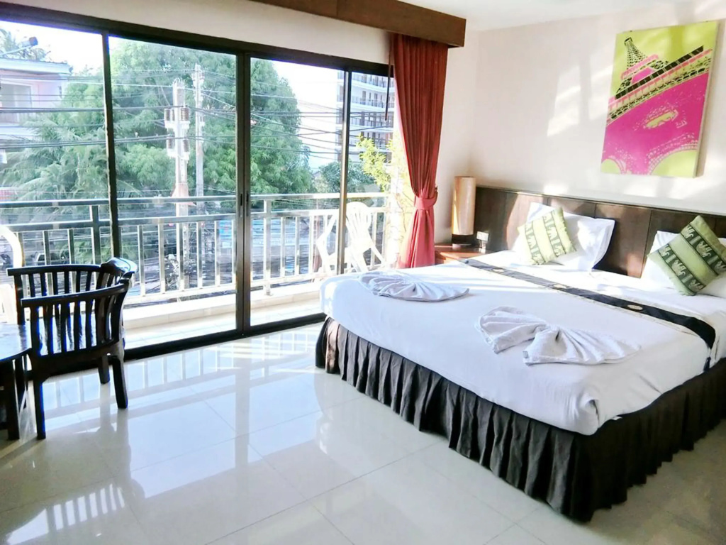 Deluxe Double room with balcony (full double bed)