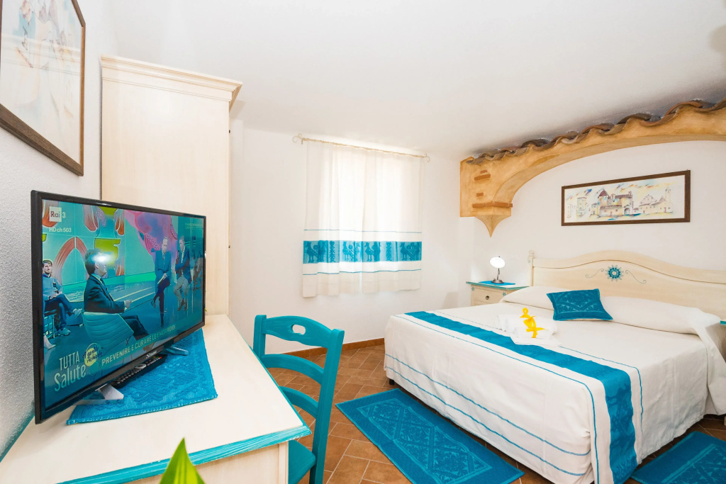 Deluxe Double room (full double bed)