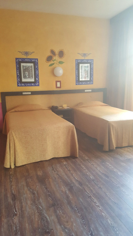 Standard Triple room