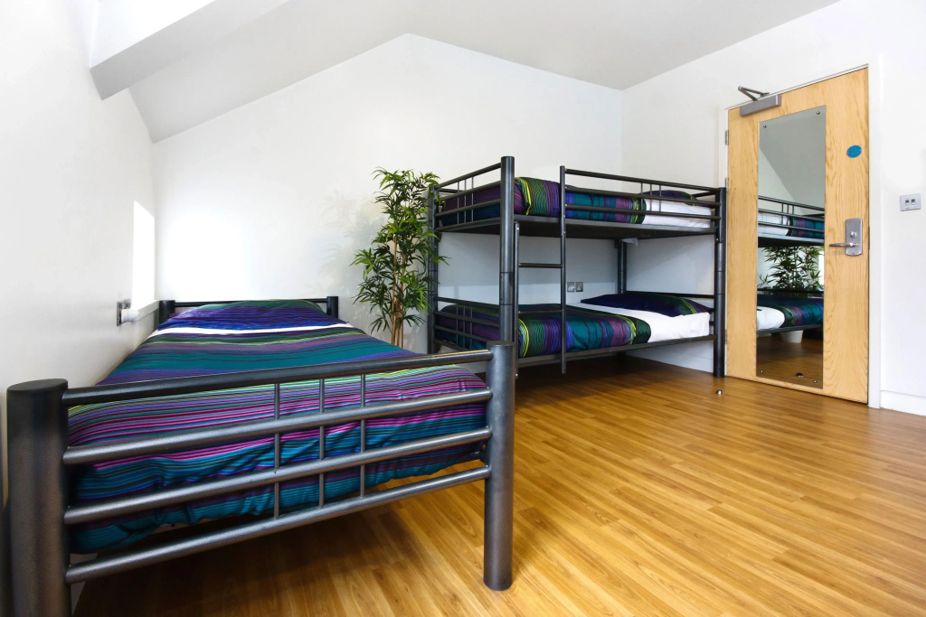 Standard Triple room