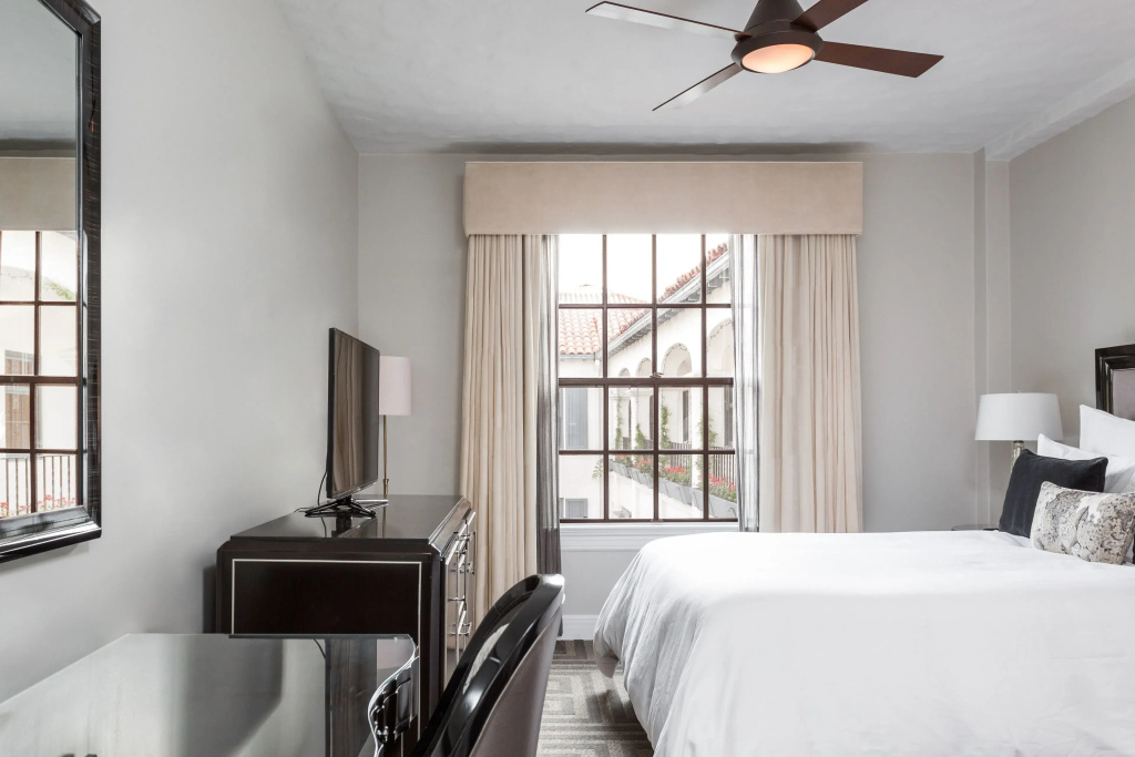 Double room (full double bed)