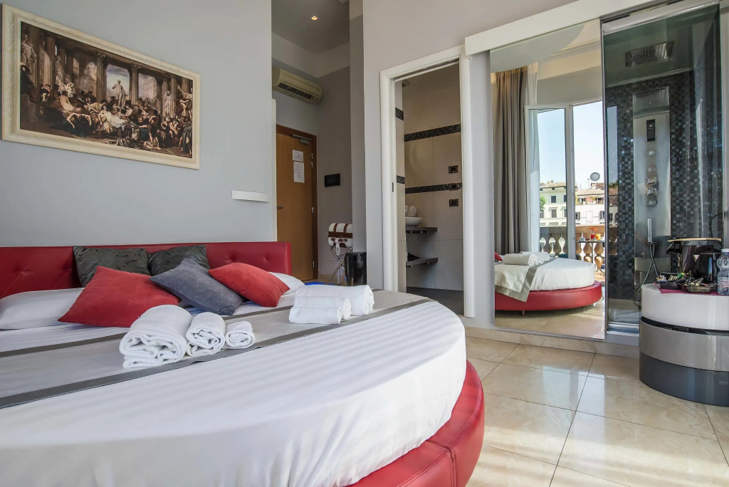 Standard Double room with balcony (full double bed)