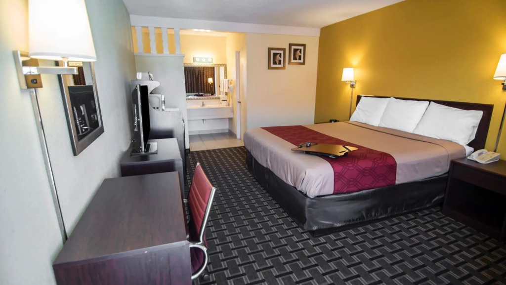 Standard Double room (full double bed)