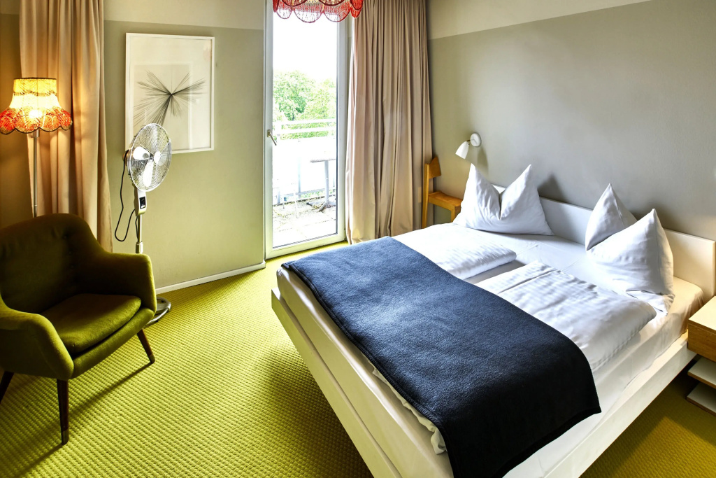 Standard Double room with balcony (full double bed)