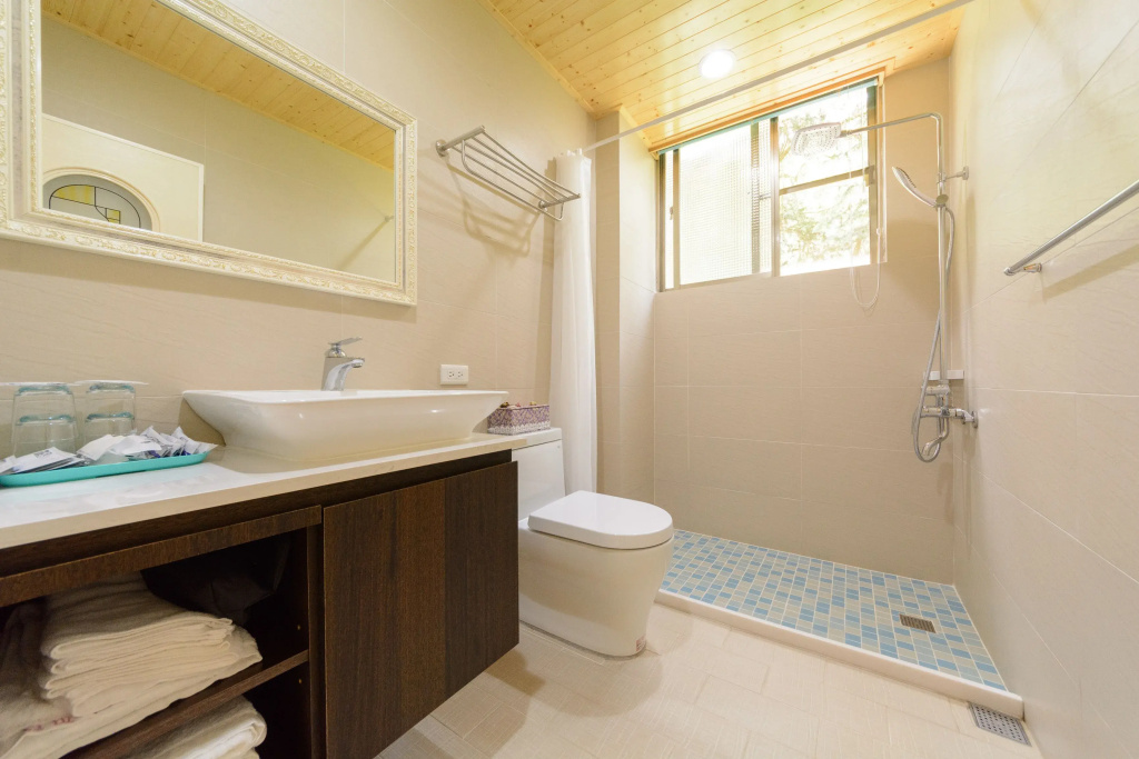1 Bedroom Standard Quadruple Family room
