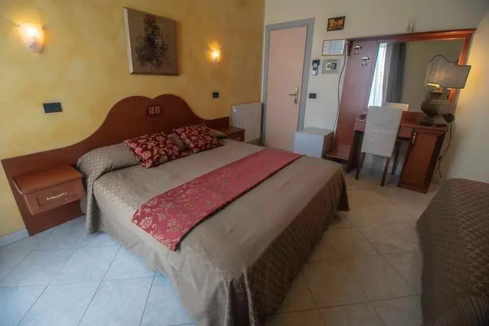 Standard Double room (full double bed)