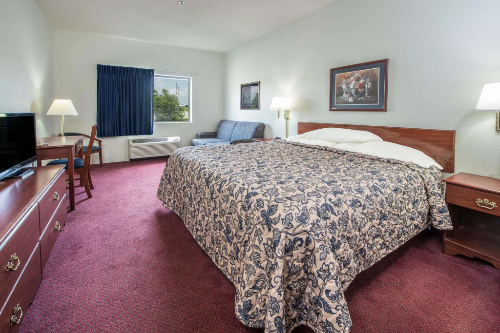 Standard Double room (full double bed)